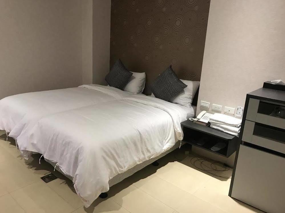 Boston Hotel Città di Chiayi Esterno foto