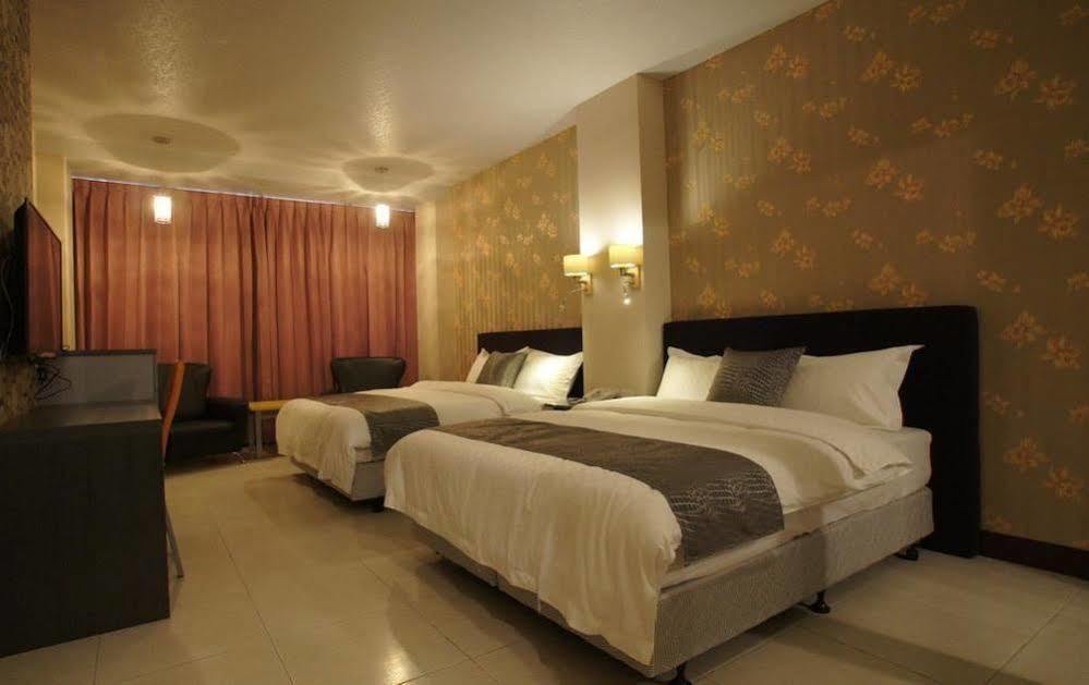 Boston Hotel Città di Chiayi Esterno foto